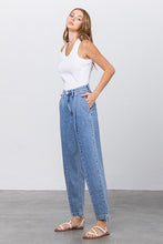 Load image into Gallery viewer, HIGH WAIST SLOUCHY JEANS