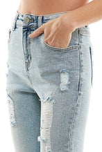 Load image into Gallery viewer, Destructed Cuffed Boyfriend Jean