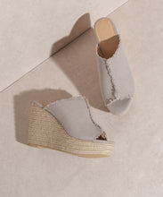 Load image into Gallery viewer, OASIS SOCIETY Bliss - Distressed Linen Wedge
