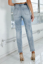 Load image into Gallery viewer, HIGH RISE GIRLFRINED JEANS LIGHT WASH
