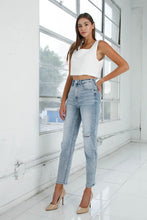 Load image into Gallery viewer, HIGH RISE GIRLFRINED JEANS LIGHT WASH
