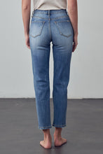 Load image into Gallery viewer, HIGH RISE GIRLFRIEND JEANS
