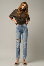 Load image into Gallery viewer, HIGH RISE PREMIUM STRAIGHT JEANS
