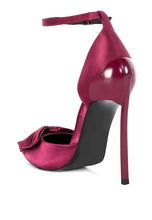 Load image into Gallery viewer, DINGLES Green Bow Embellished Satin Stiletto
