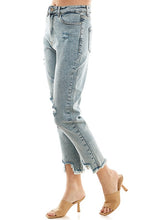 Load image into Gallery viewer, DISTRESSED DETAILED STRAIGHT LEG JEANS
