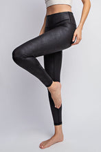 Load image into Gallery viewer, Plus PU Chintz Full-Length Leggings
